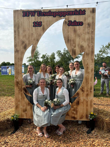 FFW25_Festdamen